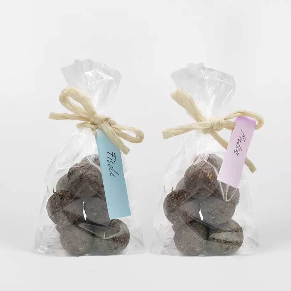 Bild von nacani - Hanf-Leckerli - mit natürlichem CBD-Anteil - Probepäckchen mit 6 Kugeln Huhn